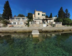 Korcula Seafront Apartments with private beach