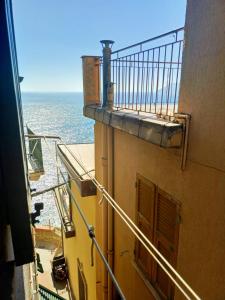 Deluxe Double Room with Side Sea View