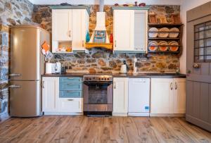 Floras beach and pool villa in Syros