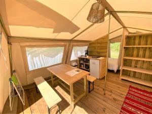 Campings Les Bastides de Chanteraine Hotel de plein air & spa : photos des chambres