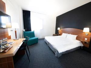 Hotels Kyriad Hotel Clermont Ferrand Centre : Chambre Triple