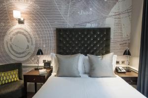 Small Double Room room in The Ampersand Hotel