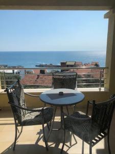 BMV room with east island view