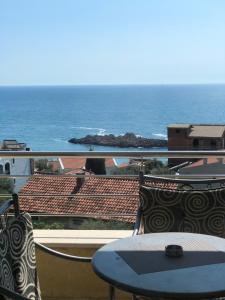 BMV room with east island view