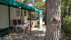 Campings Chalets met buitenkeuken op Camping Lei Suves - JoyCasa : photos des chambres