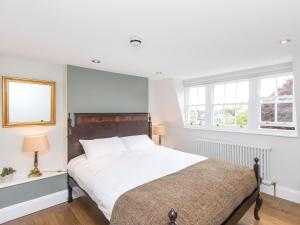 3 Berkeley Square Guesthouse