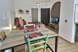 Appartements Studio tout confort, terrasse, calme Moustiers #7 : photos des chambres