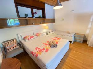 Standard Double Room with Shared Bathroom room in Villa Megapolis