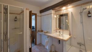 Hotels Hotel-Restaurant Le Moulin De La Camandoule : photos des chambres