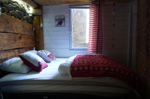 Maisons de vacances Gite La Source sauna jardin wi-fi : photos des chambres