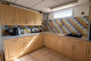 Sejours chez l'habitant Chambre privee de 12m² dans une maison toute equipee : photos des chambres