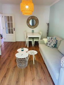 Cascais 2 bedroom apartment with sunny terrace