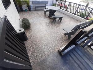 Ap Vila Guilhermina com quintal (Praia Grande)