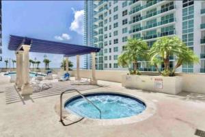 Private Unit Miami With Amenities And Parking