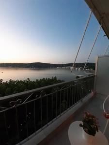 Iridas sea front apartment with astonishing view