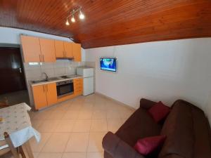 One-Bedroom Apartment with Terrace and Sea View room in Apartments by the sea Lumbarda Korcula - 9236