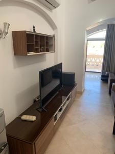 villa 4 bedrooms , 4 bathrooms, private heated pool ,access and view lagoon in el Gouna