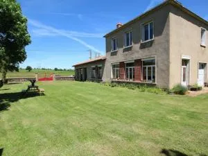 Gîte familial avec charme d'école, terrasse, terrain clos, proche gorges de la Loire et sites naturels - FR-1-582-185 - Coucouron