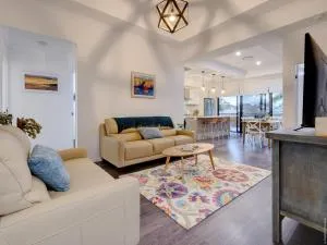 Urangan Family Friendly home with views, wifi, wine - Torquay