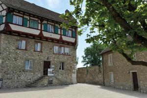 Dachsen am Rheinfall Youth Hostel