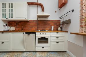 Apartment on the Warsaw Square by Noclegi Renters