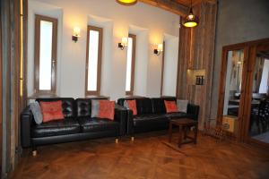 Shared lounge/TV area