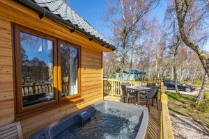 Thistle Lodge 21 with Hot Tub