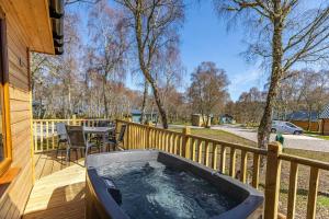 Thistle Lodge 21 with Hot Tub