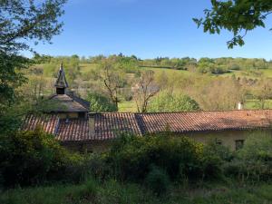 Maisons de vacances Courtyard Gite with very large shared pool : photos des chambres