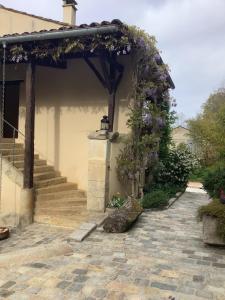 Maisons de vacances Courtyard Gite with very large shared pool : photos des chambres