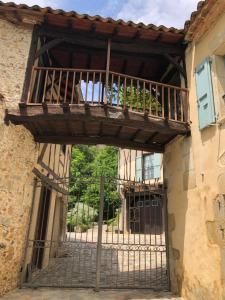 Maisons de vacances Courtyard Gite with very large shared pool : photos des chambres