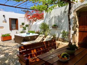 Avli Traditional Home with Private Jacuzzi