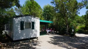 Campings Chalets met buitenkeuken op Camping Lei Suves - JoyCasa : photos des chambres