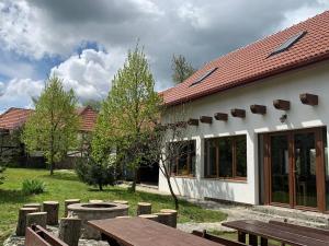 Casa Vatra Sinteului - Cu sala de evenimente de capacitate mare - Se inchiriaza integral