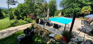 B&B / Chambres d'hotes gite le nieudegat chambre et table d'hote piscine climatisation proche de Sarlat au coeur de la nature : photos des chambres
