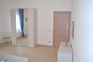 TERESA HOLIDAY img25