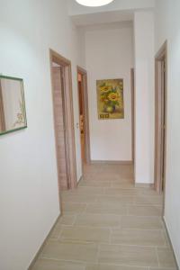 TERESA HOLIDAY img49