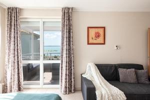 Lakeside Family Apartment