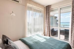 Lakeside Family Apartment