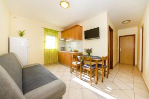 Apartment Vrsi at the Beach