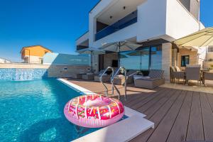 Villa Marassi with Heated Pool, Hot Tub and Sauna