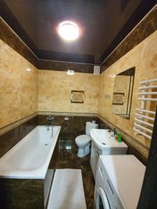 Арцеулова обласна лікарня, жд вокзал