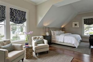 Grand King at Blue Door Inn room in Blue Door Inns Four Sisters Collection