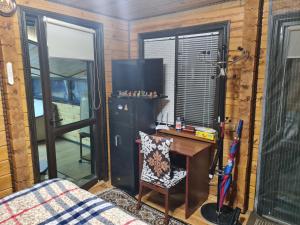 Деревянный 2-х комнатный домик