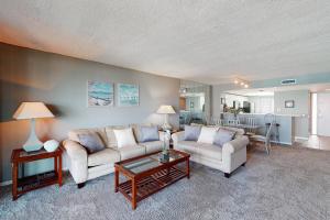 Apartment with Lake View room in Edgewater Beach Resort