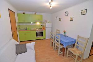 Apartments in Veli Losinj 33612