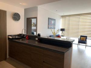 Yellow & Blue Apartment HP - Sur