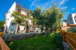 Apartments in Starigrad-Paklenica 6841