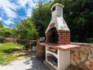 Peaceful Getaway in Polje with Garden