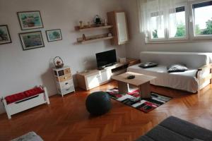 Spacious 2-room apartment with beautiful sea view